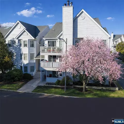 101 Quartz Ln, Paterson, NJ 07501