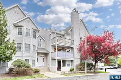101 Quartz Ln, Paterson, NJ 07501