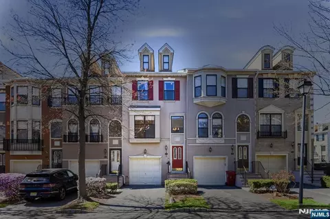 424 Hartford Dr, Nutley, NJ 07110