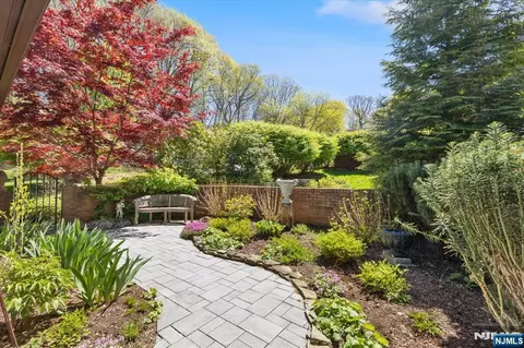 134 Fisher Rd, Mahwah, NJ 07430