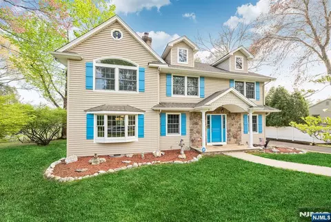 631 Montview Pl, River Vale, NJ 07675