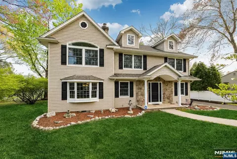 631 Montview Pl, River Vale, NJ 07675