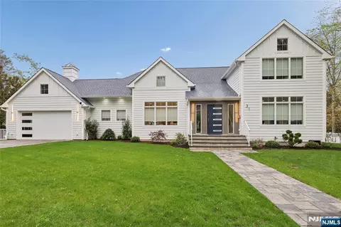 31 Engleside St, Cresskill, NJ 07626