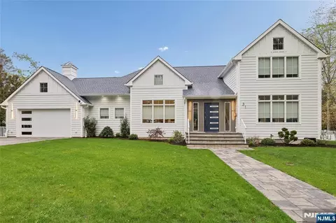 31 Engleside St, Cresskill, NJ 07626