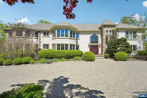 554 Hampton Hill Rd, Franklin Lakes, NJ 07417