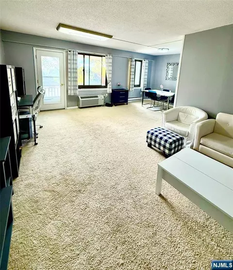 307 Prospect Ave #4D, Hackensack, NJ 07601