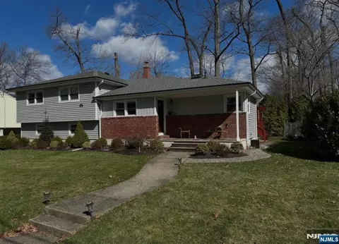 986 Wildwood Rd, Oradell, NJ 07649