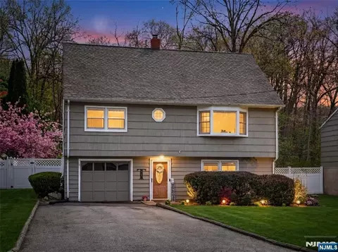 22 Wildwood Ter, Ringwood, NJ 07456