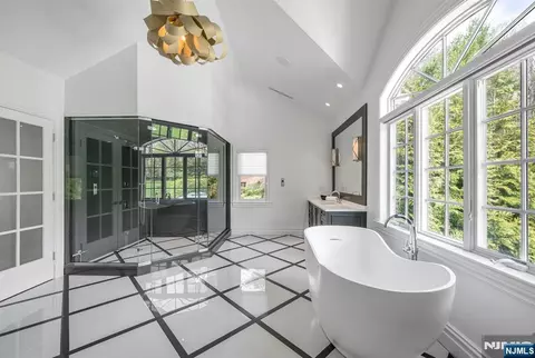 Bath - 236 E Saddle River Rd, Saddle River, NJ 07458 photo 4 of 6