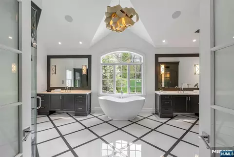 Bath - 236 E Saddle River Rd, Saddle River, NJ 07458 photo 3 of 6