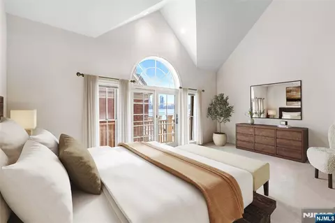 36 Regency Pl #TH - 36, Weehawken, NJ 07086