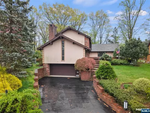 77 Macarthur Dr, Clifton, NJ 07013