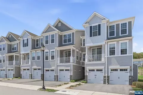 102 Sequoia Dr #1724, Cedar Grove, NJ 07009