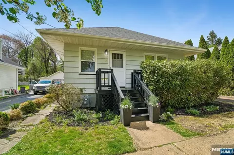10 Sunnyside Pl, Verona, NJ 07044