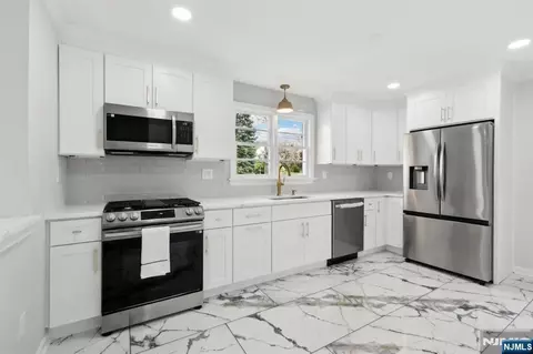 8 Oak St, Netcong, NJ 07857