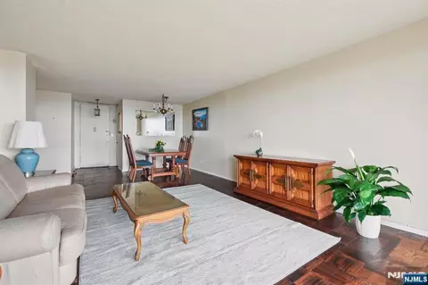 555 North Ave #25-K, Fort Lee, NJ 07024