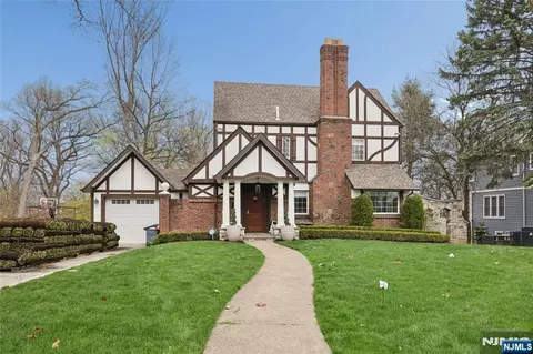 86 Crescent Ave, Passaic, NJ 07055