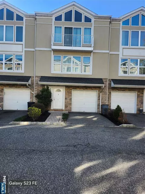 6 Central Ave #3, Rochelle Park, NJ 07662