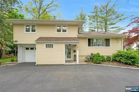 11 Meadow St, Demarest, NJ 07627