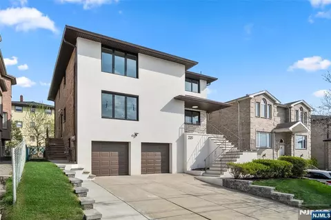 220 8th St, Palisades Park, NJ 07650