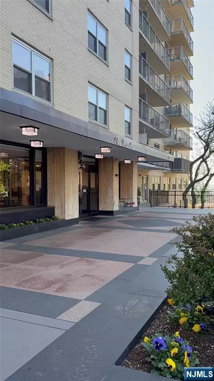 6600 Boulevard E #11J, West New York, NJ 07093