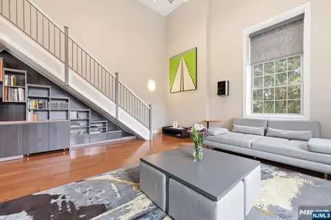 1201 Rio Vista Dr, Mahwah, NJ 07430