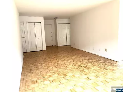Living - 344 Prospect #9G, Hackensack, NJ 07601 photo 1 of 4