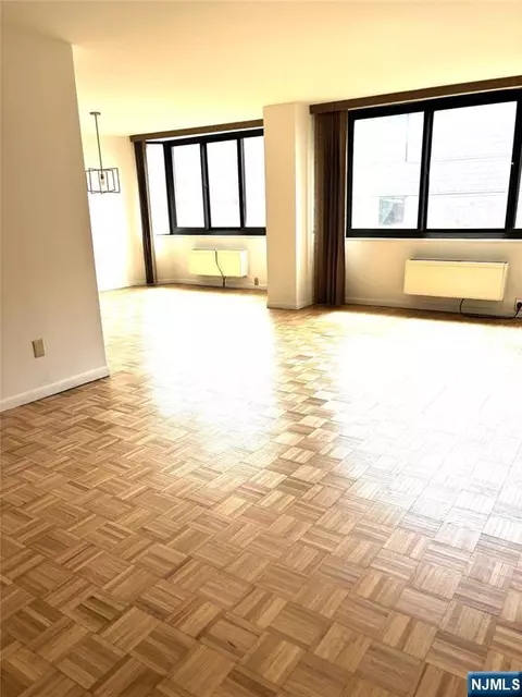 Living - 344 Prospect #9G, Hackensack, NJ 07601 photo 3 of 4