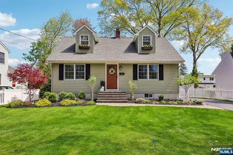 488 Dorchester Rd, Ridgewood, NJ 07450
