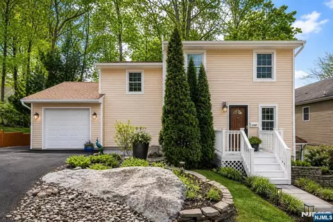 119 Sherwood Ave, Mahwah, NJ 07430
