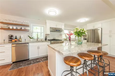 119 Sherwood Ave, Mahwah, NJ 07430