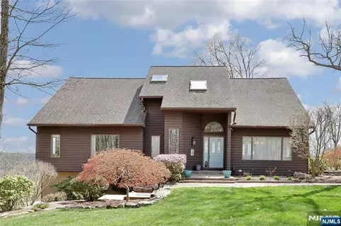 6 Copperas Ridge Rd, Newfoundland, NJ 07435