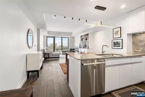 320 Adolphus Ave #PH 02, Cliffside Park, NJ 07010