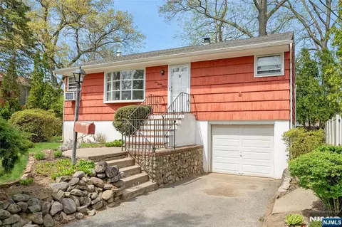 137 Lincoln Pl, Waldwick, NJ 07463