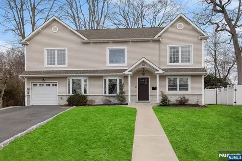 65 Clinton Park Dr, Bergenfield, NJ 07621