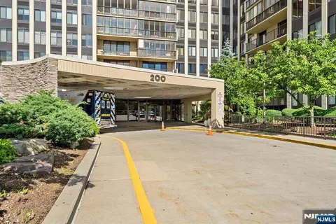 200 Winston Dr #2017, Cliffside Park, NJ 07010