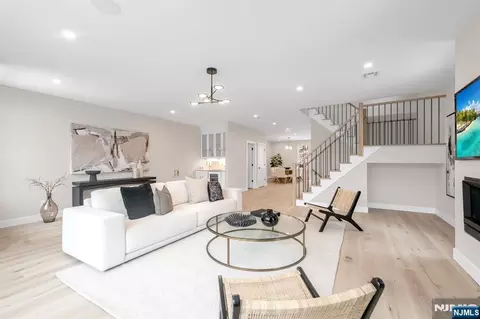 188 Broadway #4, Woodcliff Lake, NJ 07677