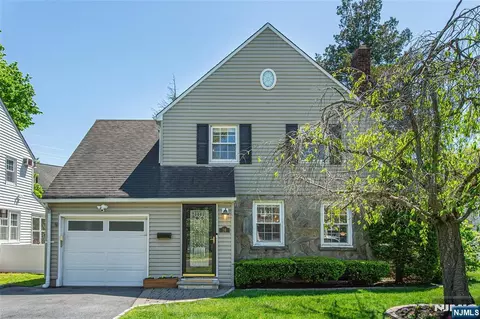 16 Haines Dr, Bloomfield, NJ 07003