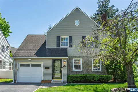 16 Haines Dr, Bloomfield, NJ 07003