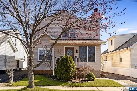 12-17 Roosevelt Pl, Fair Lawn, NJ 07410