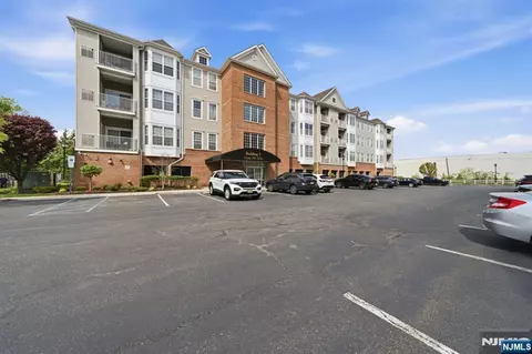 3120 Cory Ln #3120, Elmwood Park, NJ 07407