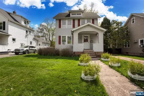 582 Center Ave, River Edge, NJ 07661