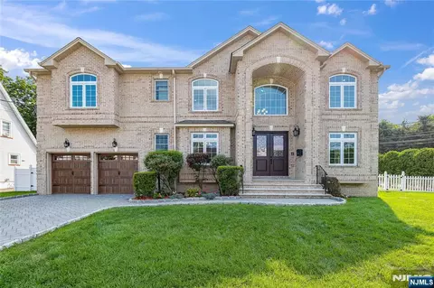 4 Holland Ave, Demarest, NJ 07627