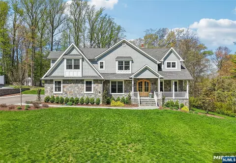 540 Helena Ave, Wyckoff, NJ 07481
