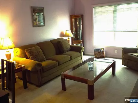 Living - 189 Forest Ave #307, Paramus, NJ 07652 photo 1 of 2