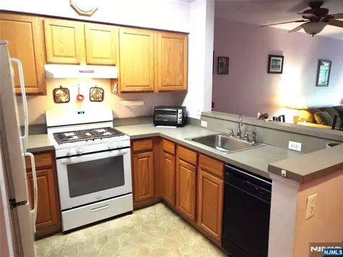 Kitchen - 189 Forest Ave #307, Paramus, NJ 07652 photo 1 of 2
