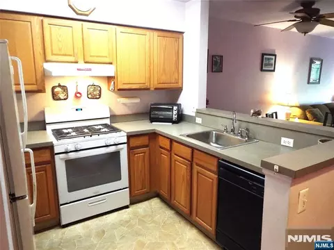 Kitchen - 189 Forest Ave #307, Paramus, NJ 07652 photo 1 of 2