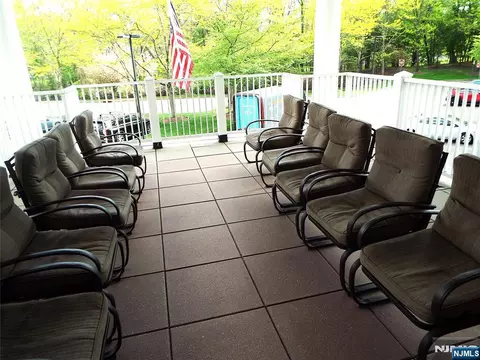 Exterior - 189 Forest Ave #307, Paramus, NJ 07652 photo 4 of 5