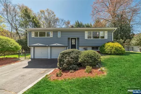 595 Echo Glen Ave, River Vale, NJ 07675