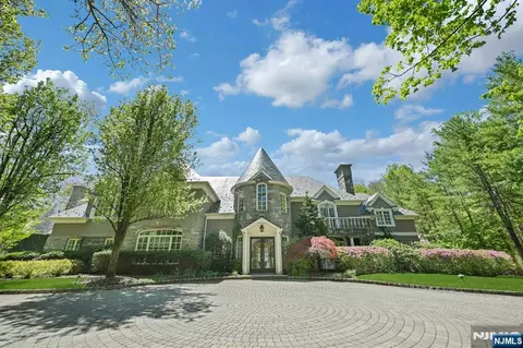 86 Fox Hedge Rd, Saddle River, NJ 07458